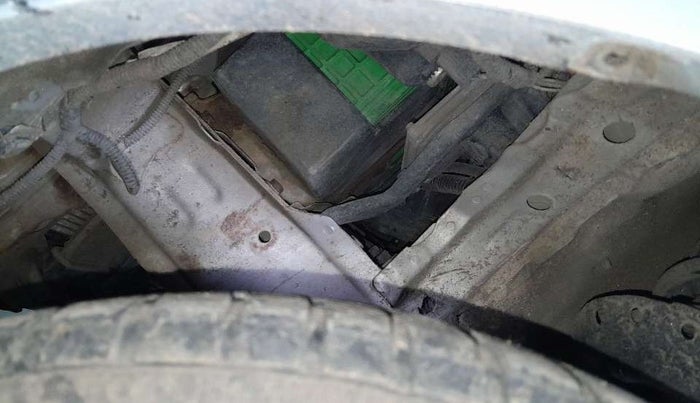 2011 Honda Brio S(O) MT, Petrol, Manual, 1,15,608 km, Left fender - Lining missing