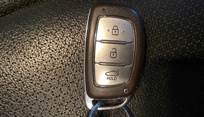 2019 Hyundai New Elantra 2.0 SX(O) AT PETROL, Petrol, Automatic, 43,333 km, Key Close Up