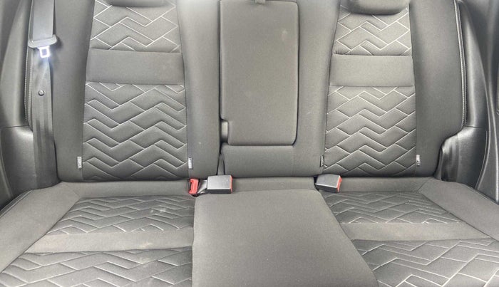 2022 Nissan MAGNITE XV PREMIUM, Petrol, Manual, 18,809 km, Second-row right seat - Cover slightly stained