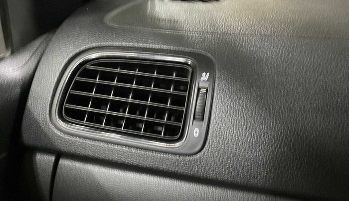 2015 Volkswagen Polo COMFORTLINE 1.2L, Petrol, Manual, 39,160 km, AC Unit - Front vent has minor damage
