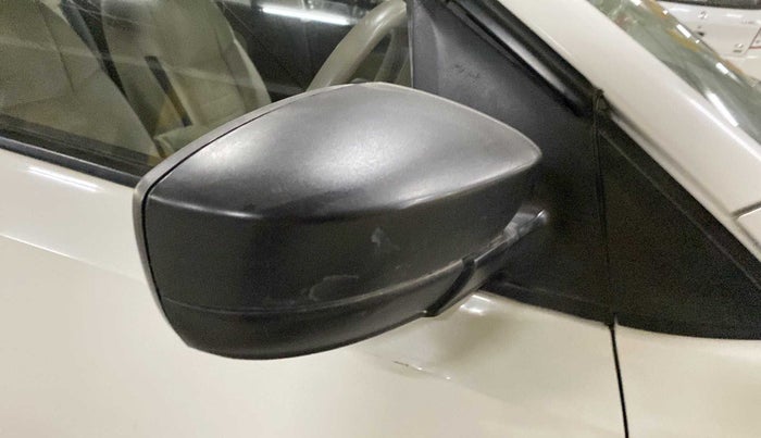 2011 Volkswagen Vento TRENDLINE 1.6, Petrol, Manual, 60,501 km, Right rear-view mirror - ORVM knob broken and not working