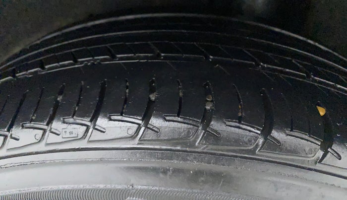 2016 Maruti Baleno ALPHA DIESEL 1.3, Diesel, Manual, 77,996 km, Left Rear Tyre Tread