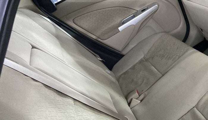 2018 Toyota Etios V PLATINUM, Petrol, Manual, 23,654 km, Second-row left seat - Cover slightly stained