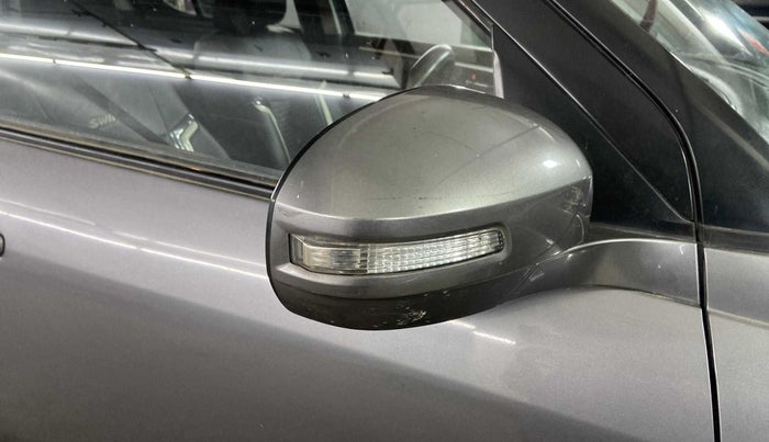 2016 Maruti Swift VXI, Petrol, Manual, 25,489 km, Right rear-view mirror - Indicator light not working