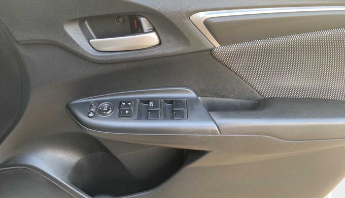 2017 Honda WR-V 1.5L I-DTEC VX MT, Diesel, Manual, 1,01,833 km, Driver Side Door Panels Control