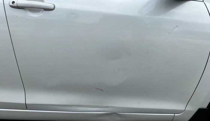 2015 Maruti Swift VDI ABS, Diesel, Manual, 99,091 km, Driver-side door - Slightly dented