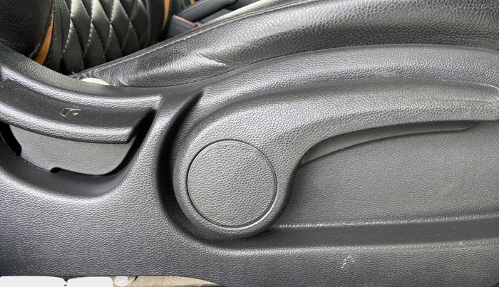 2016 Hyundai i20 Active 1.2 SX, Petrol, Manual, 62,784 km, Driver Side Adjustment Panel