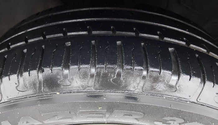 2016 Hyundai Elite i20 MAGNA 1.2, Petrol, Manual, 32,369 km, Left Front Tyre Tread