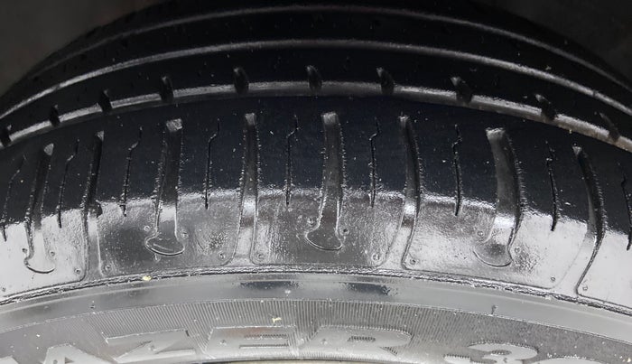 2016 Hyundai Elite i20 MAGNA 1.2, Petrol, Manual, 32,369 km, Right Front Tyre Tread