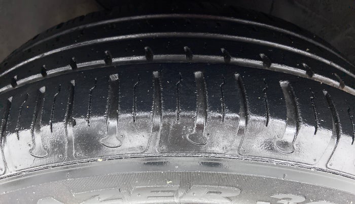 2016 Hyundai Elite i20 MAGNA 1.2, Petrol, Manual, 32,369 km, Left Rear Tyre Tread