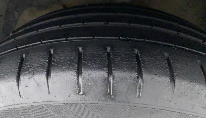 2016 Maruti Baleno ALPHA PETROL 1.2, Petrol, Manual, 38,681 km, Left Front Tyre Tread