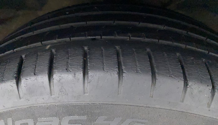 2016 Maruti Baleno ALPHA PETROL 1.2, Petrol, Manual, 38,681 km, Right Front Tyre Tread