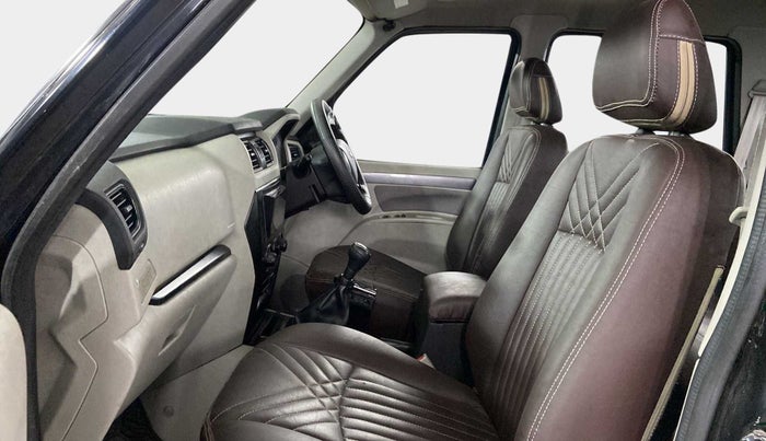 2018 Mahindra Scorpio S5, Diesel, Manual, 43,598 km, Right Side Front Door Cabin
