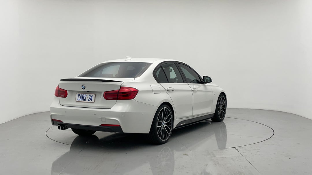 Right Back Diagonal (45- Degree) View