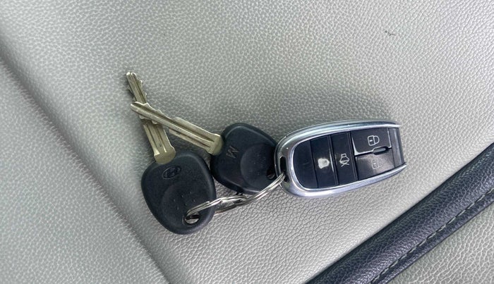 2017 Hyundai Grand i10 SPORTZ (O) AT 1.2 KAPPA VTVT, Petrol, Automatic, 62,803 km, Key Close Up