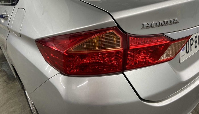 2014 Honda City 1.5L I-DTEC V, Diesel, Manual, 1,10,768 km, Left tail light - Minor scratches