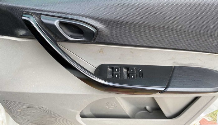 2016 Tata Tiago XT PETROL, Petrol, Manual, 22,015 km, Driver Side Door Panels Control