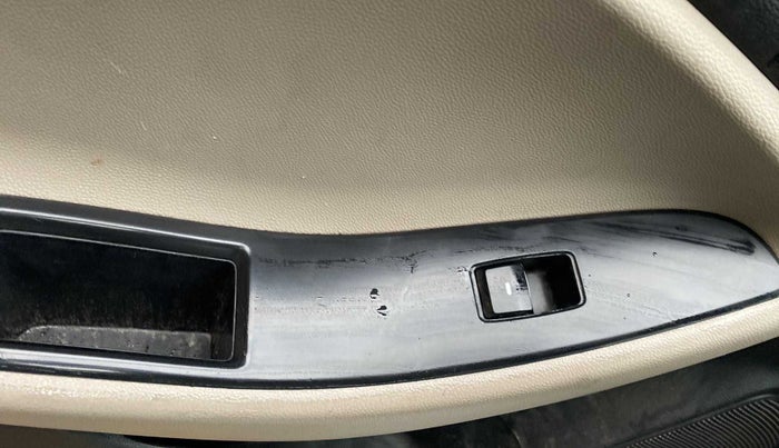 2015 Hyundai Elite i20 ASTA 1.4 CRDI, Diesel, Manual, 58,358 km, Left front window switch / handle - Switch/handle not functional