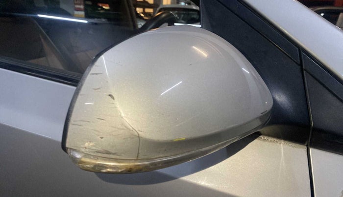 2015 Hyundai Xcent SX 1.2, Petrol, Manual, 60,585 km, Right rear-view mirror - Cover has minor damage