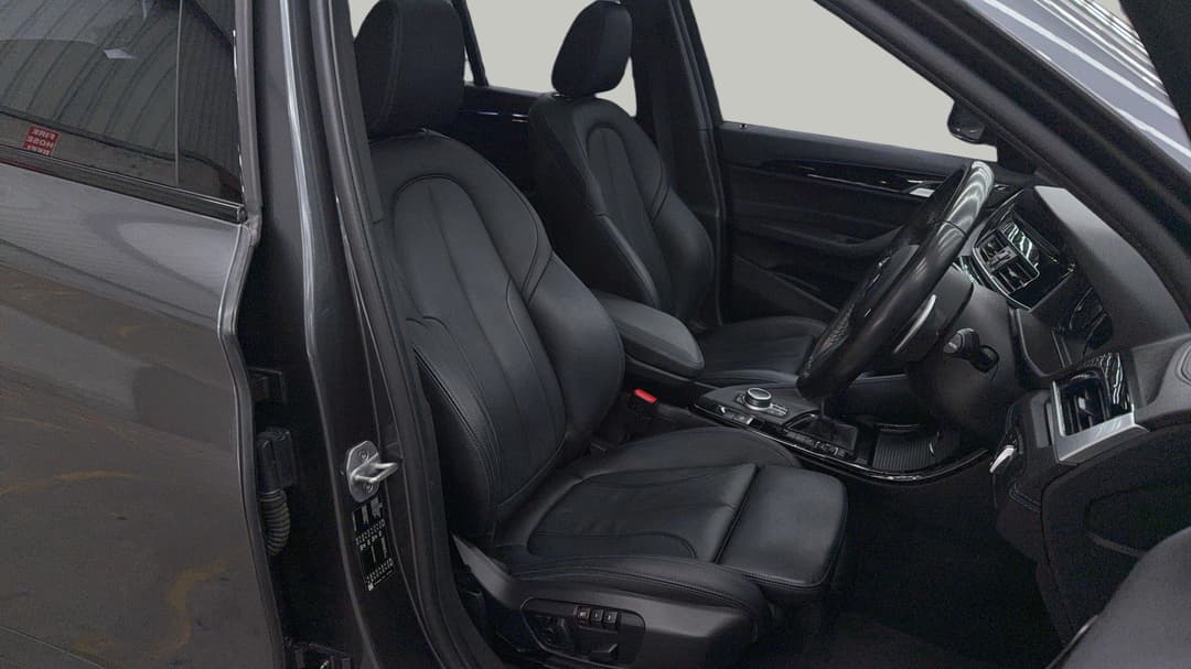2021 BMW X1 sDrive 20i M Sport, Automatic, 66792 km, Right Side Front Door Cabin View