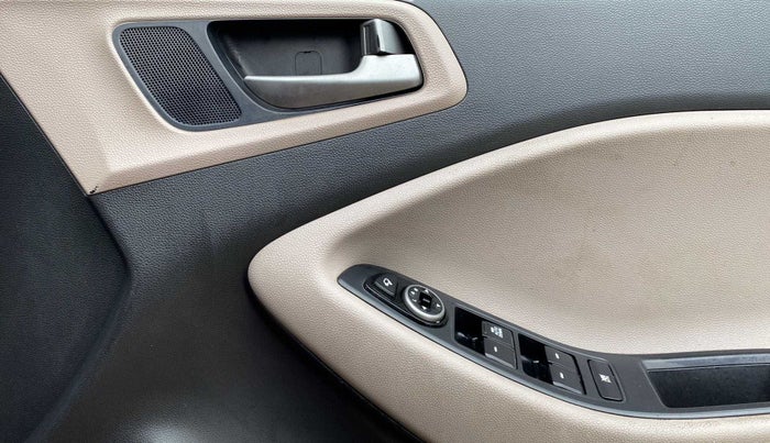 2018 Hyundai Elite i20 SPORTZ 1.2, Petrol, Manual, 68,944 km, Driver Side Door Panels Control