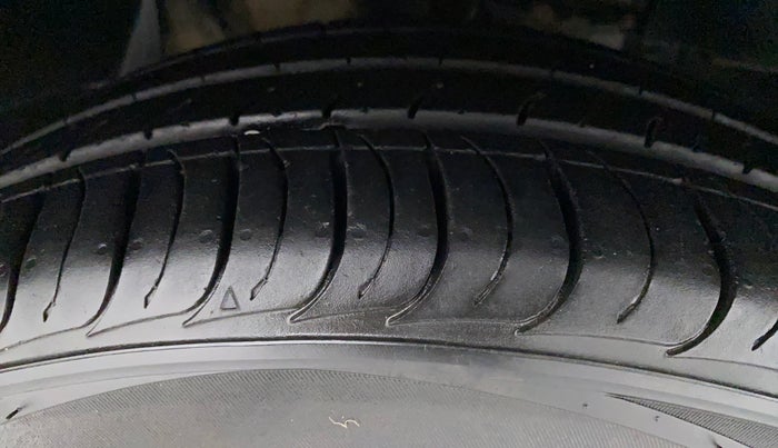 2018 Tata NEXON XM PETROL, Petrol, Manual, 86,155 km, Right Front Tyre Tread