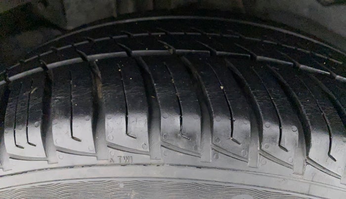 2018 Tata NEXON XM PETROL, Petrol, Manual, 86,155 km, Right Rear Tyre Tread