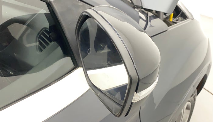 2018 Tata NEXON XM PETROL, Petrol, Manual, 86,155 km, Right rear-view mirror - Folding motor not working
