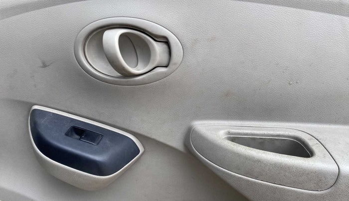 2017 Datsun Go T, Petrol, Manual, 91,787 km, Driver Side Door Panels Control