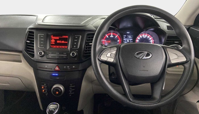 2022 Mahindra XUV300 W6 1.5 DIESEL, Diesel, Manual, 30,636 km, Steering Wheel Close Up