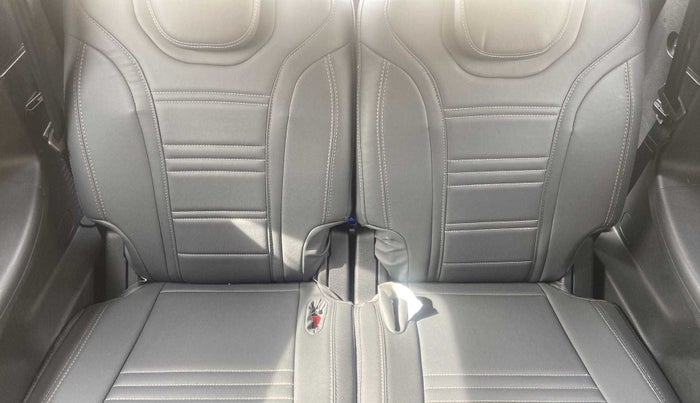 2022 Mahindra XUV700 AX 5 P MT 7 STR, Petrol, Manual, 30,799 km, Third Seat Row ( optional )