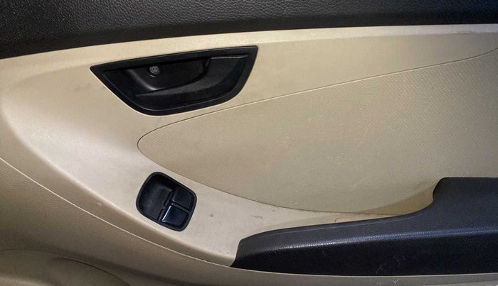 2015 Hyundai Eon ERA +, Petrol, Manual, 76,908 km, Driver Side Door Panels Control