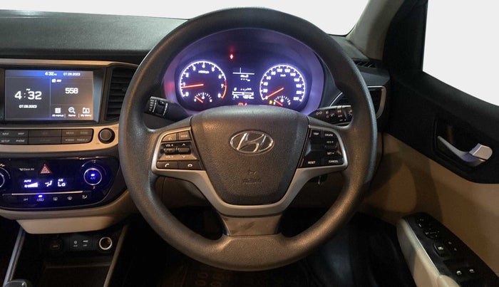 2017 Hyundai Verna 1.6 VTVT SX, Petrol, Manual, 45,719 km, Steering Wheel Close Up