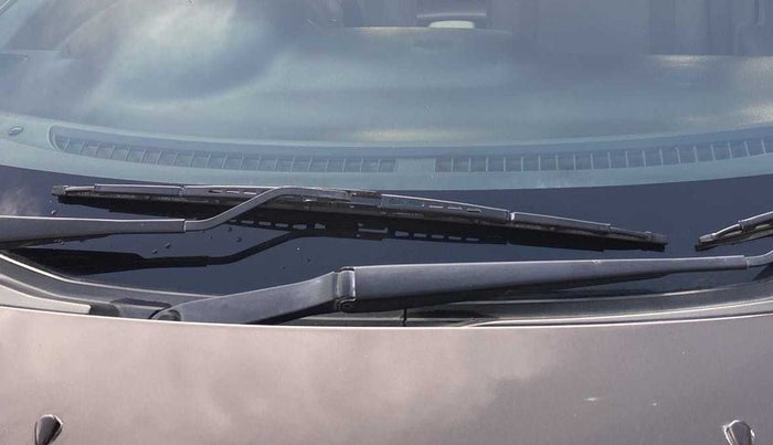 2016 Maruti Ciaz ZDI+ SHVS, Diesel, Manual, 94,725 km, Front windshield - Wiper nozzle not functional