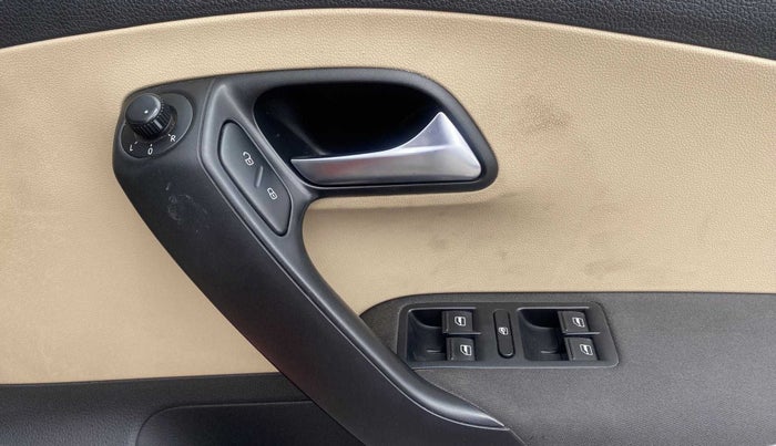 2014 Volkswagen Polo HIGHLINE1.5L, Diesel, Manual, 91,954 km, Driver Side Door Panels Control
