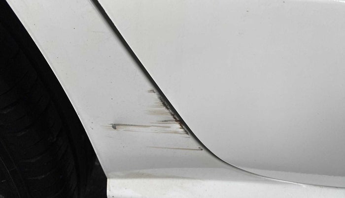 2017 Volkswagen Ameo HIGHLINE1.2L PLUS 16 ALLOY, Petrol, Manual, 1,01,291 km, Right quarter panel - Minor scratches