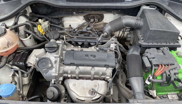 2017 Volkswagen Ameo HIGHLINE1.2L PLUS 16 ALLOY, Petrol, Manual, 1,01,291 km, Open Bonet