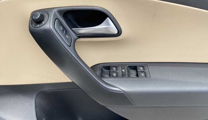 2017 Volkswagen Ameo HIGHLINE1.2L PLUS 16 ALLOY, Petrol, Manual, 1,01,291 km, Driver Side Door Panels Control
