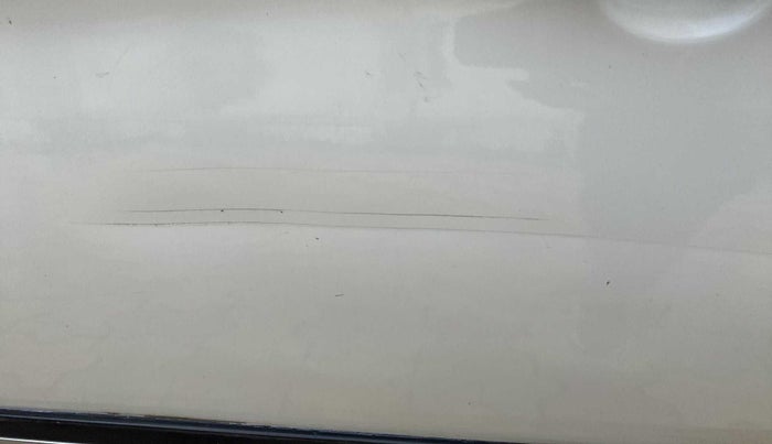 2016 Maruti Ciaz ZXI+, Petrol, Manual, 68,083 km, Front passenger door - Minor scratches