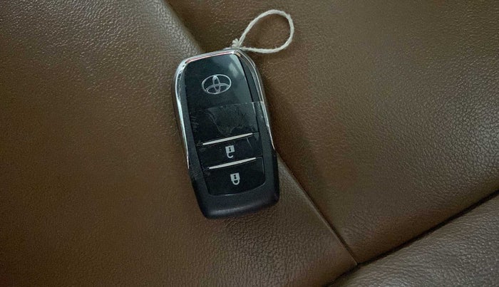 2018 Toyota Innova Crysta 2.8 ZX AT 7 STR, Diesel, Automatic, 97,564 km, Key Close Up