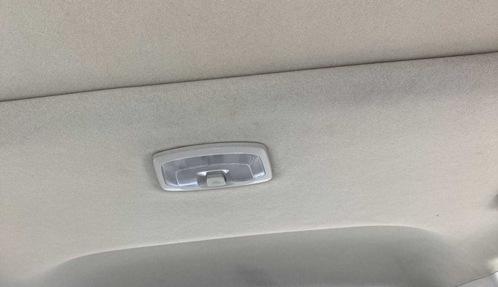 2021 Mahindra XUV 3OO W8 (O) 1.5 DIESEL AMT, Diesel, Automatic, 43,670 km, Ceiling - Roof light/s not working