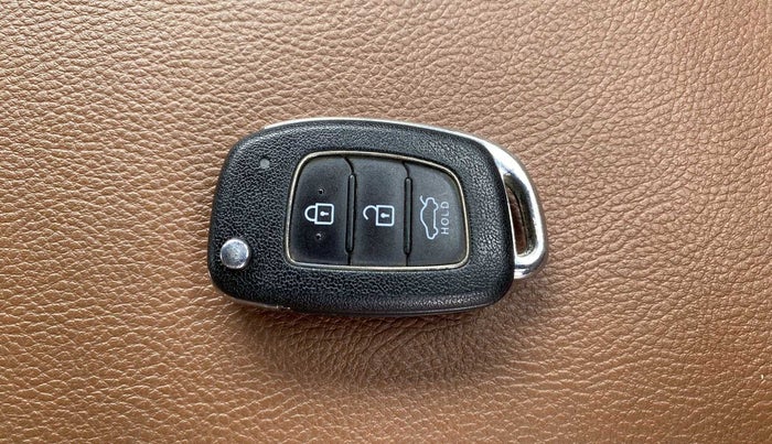 2017 Hyundai New Elantra 2.0 S PETROL, Petrol, Manual, 87,211 km, Key Close Up