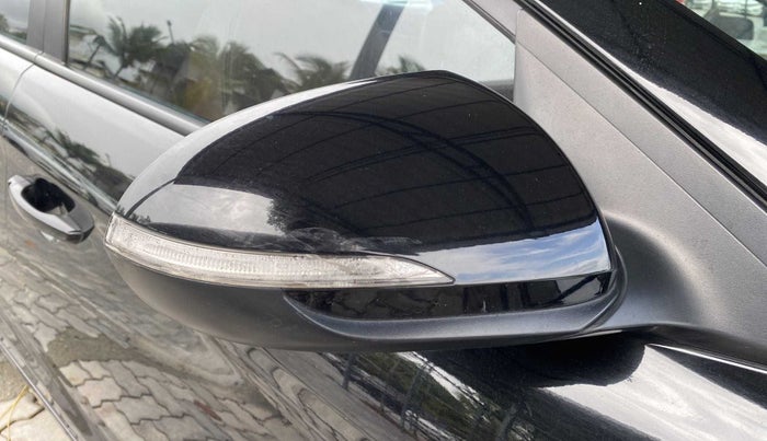 2017 Hyundai New Elantra 2.0 S PETROL, Petrol, Manual, 87,211 km, Right rear-view mirror - Indicator light has minor damage