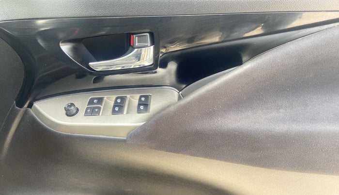 2017 Toyota Innova Crysta 2.4 VX 7 STR, Diesel, Manual, 35,154 km, Driver Side Door Panels Control
