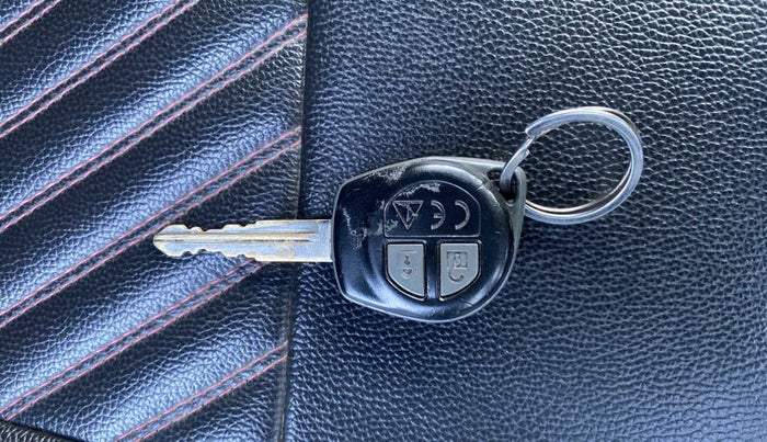 2018 Maruti Swift VDI, Diesel, Manual, 78,318 km, Key Close Up