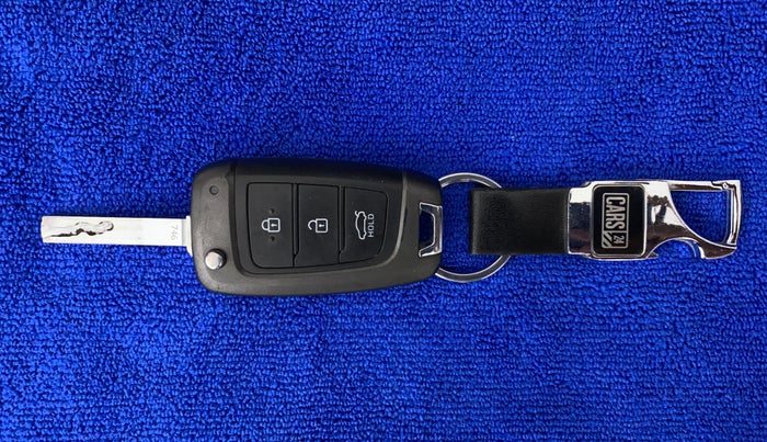 2018 Hyundai Verna 1.6 VTVT SX, Petrol, Manual, 48,811 km, Key Close Up