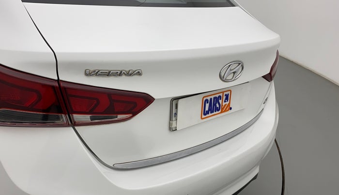 2018 Hyundai Verna 1.6 VTVT SX, Petrol, Manual, 48,811 km, Dicky (Boot door) - Minor scratches