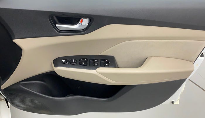 2018 Hyundai Verna 1.6 VTVT SX, Petrol, Manual, 48,811 km, Driver Side Door Panels Control