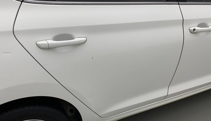 2018 Hyundai Verna 1.6 VTVT SX, Petrol, Manual, 48,811 km, Right rear door - Slightly rusted