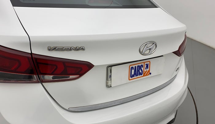 2018 Hyundai Verna 1.6 VTVT SX, Petrol, Manual, 48,811 km, Dicky (Boot door) - Paint has minor damage